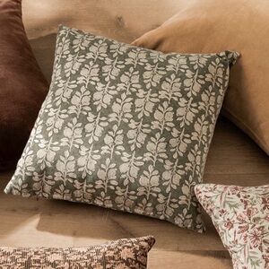 ❤️ Indaba Trading green block print pillow cover and insert